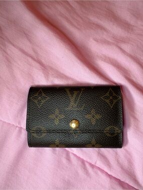 Louis Vuitton 6 ring key case key holder